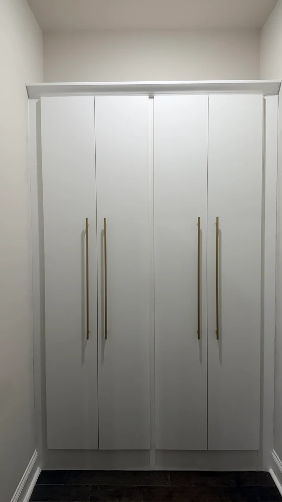 [background image] well-organized wardrobe (for a garment care service)